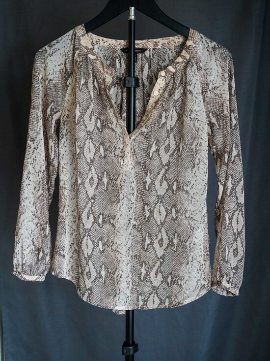 Banana Republic Tops - Banana Republic Petite XXS Women's Snakeskin Print Long Sleeve Blouse